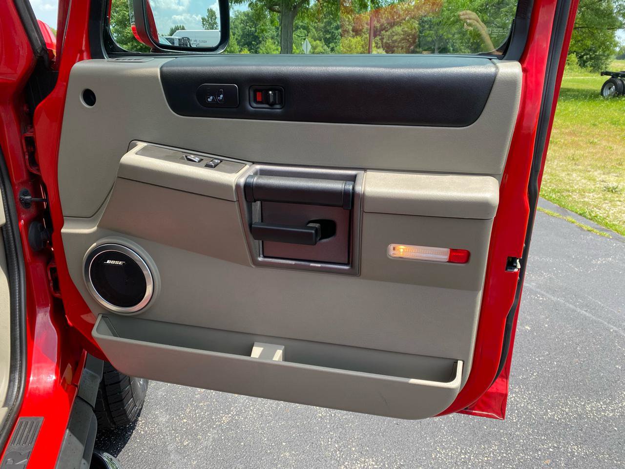 Used 2004 HUMMER H2 AWD/4WD image 16
