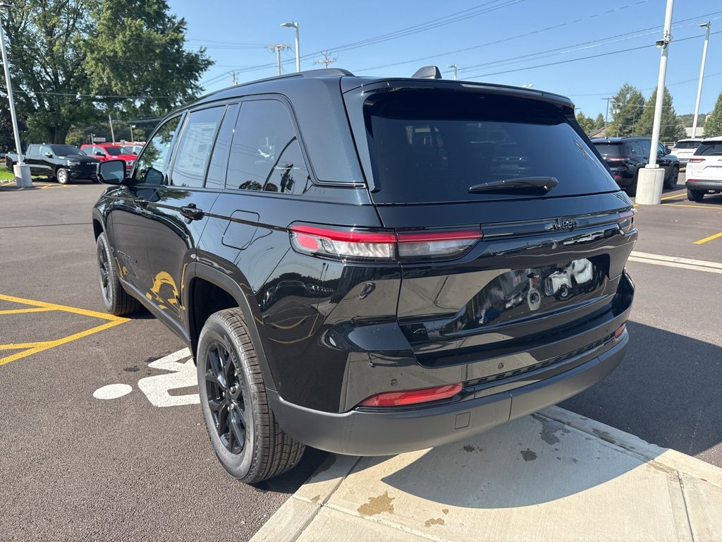 New 2025 Jeep Grand Cherokee Altitude image 5