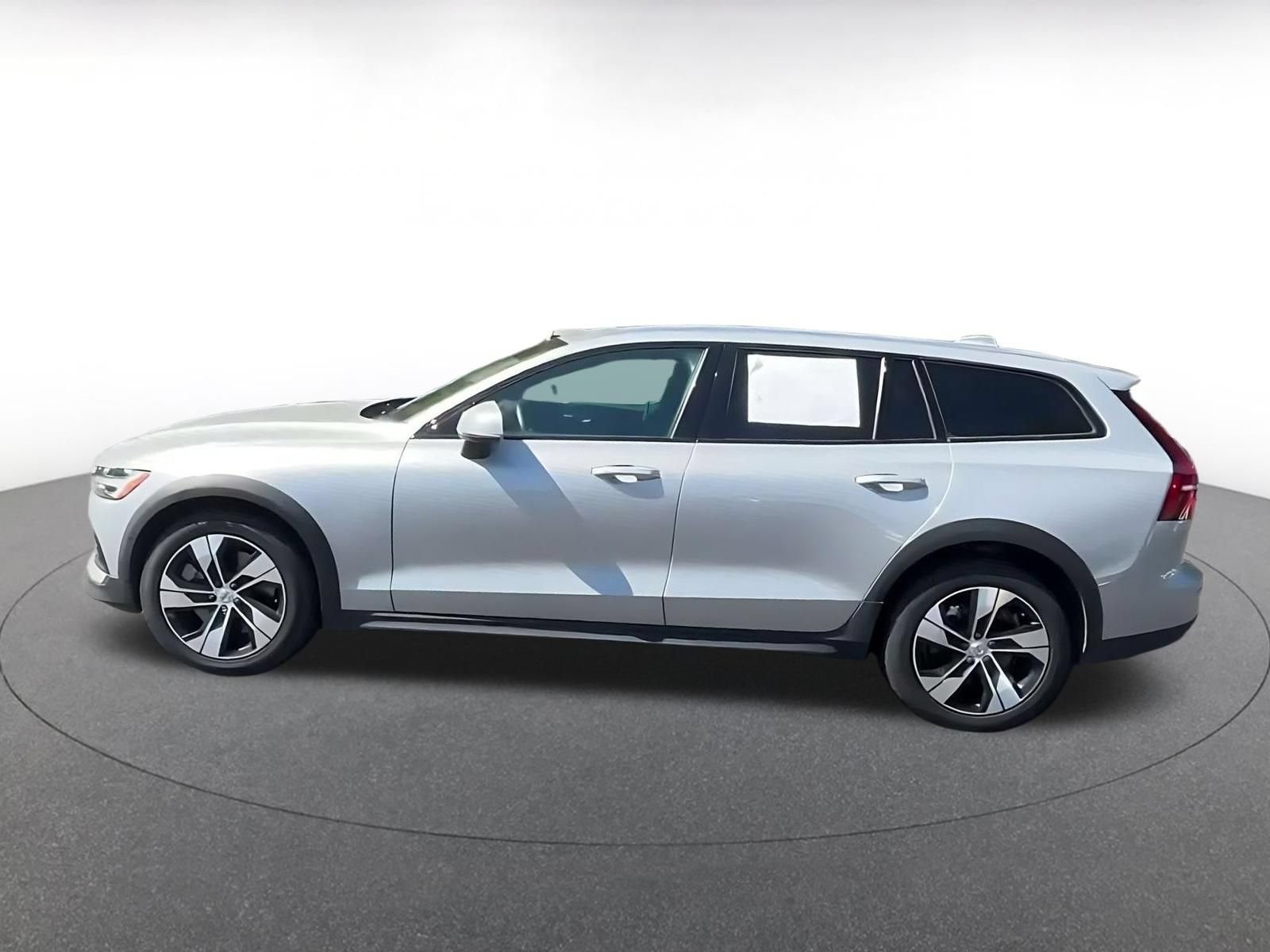 Used 2025 Volvo V60 B5 Cross Country Plus AWD/4WD image 8