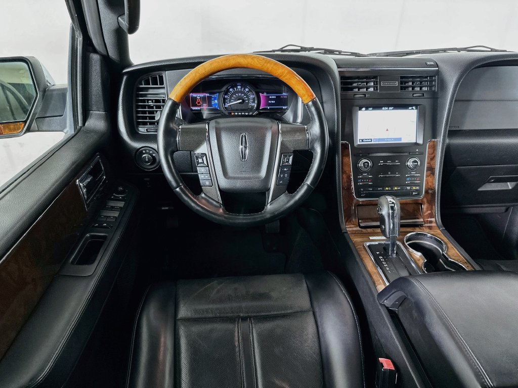 Used 2017 Lincoln Navigator L Select RWD image 28