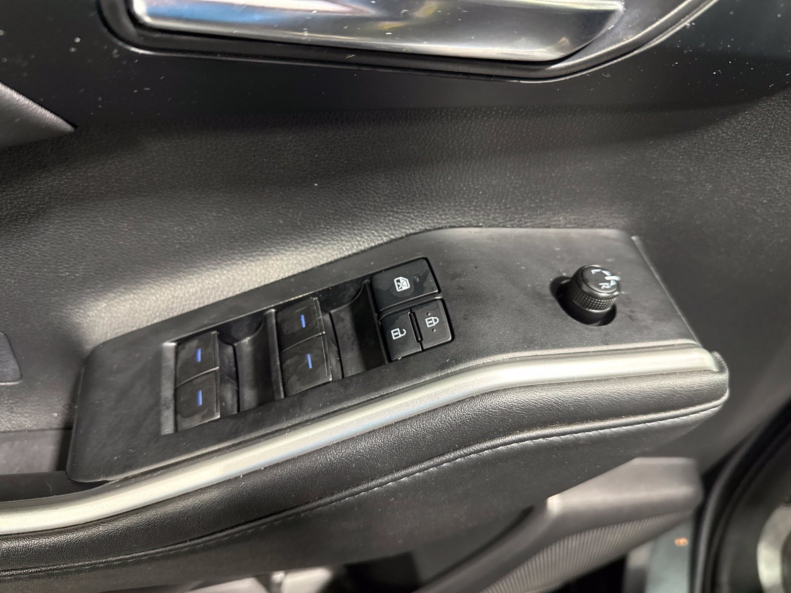 Used 2020 Toyota Highlander XLE AWD/4WD image 30