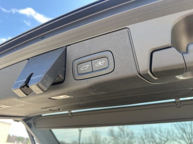 Used 2023 Volvo XC60 B5 Plus image 35
