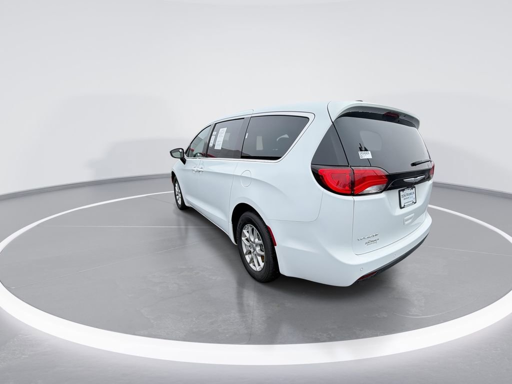 Used 2025 Chrysler Voyager LX FWD image 6