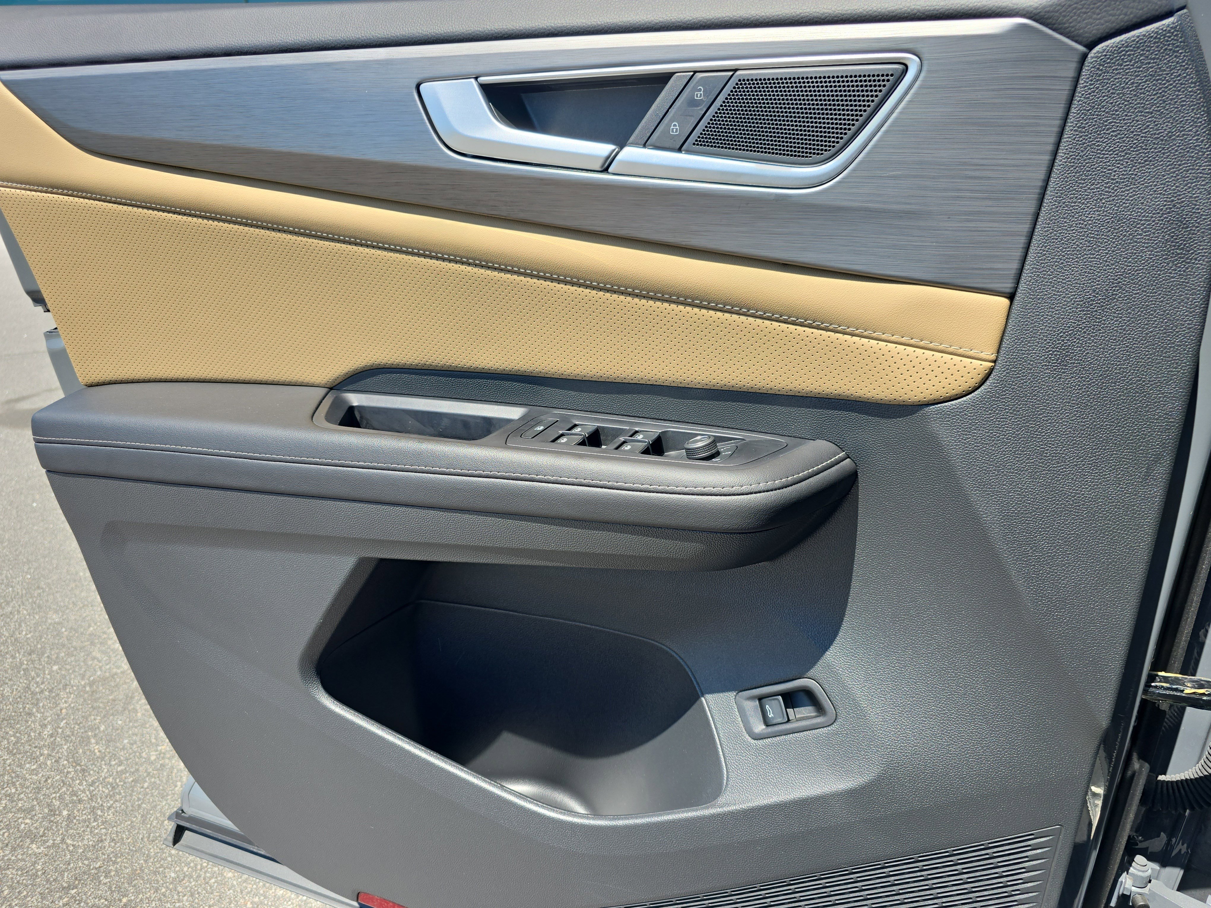 Used 2024 Volkswagen Atlas Cross Sport SE w/ Panoramic Sunroof Package image 25