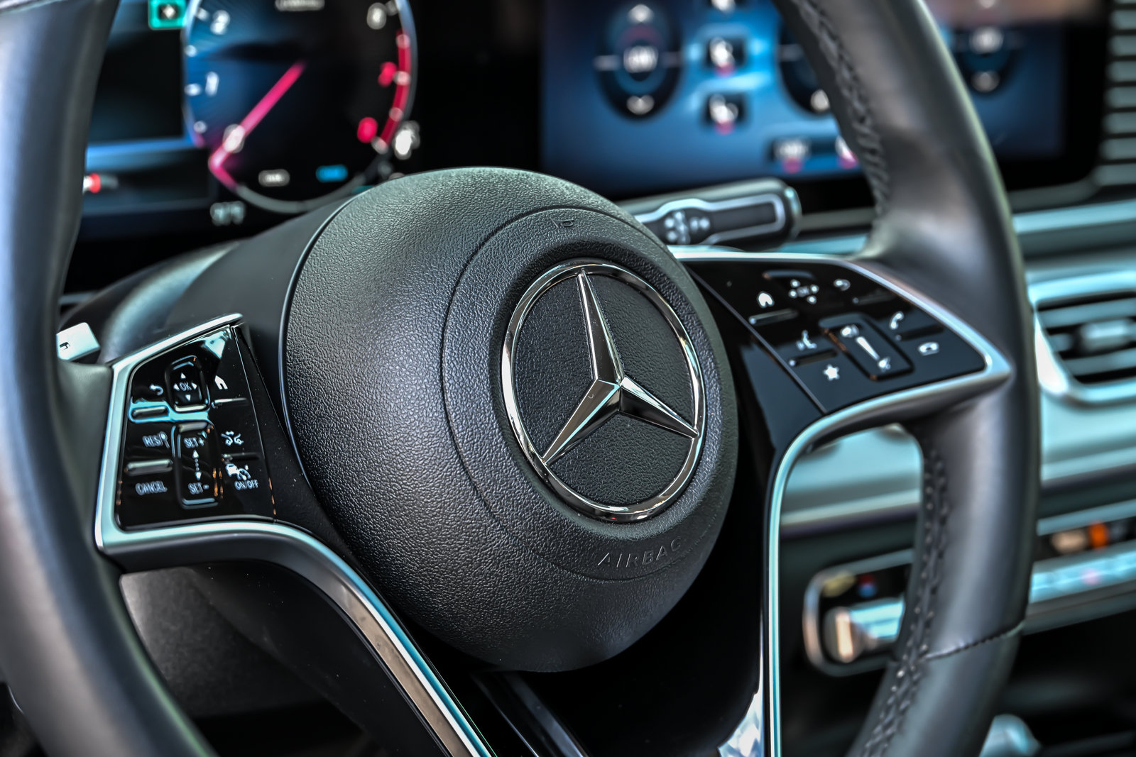 Used 2024 Mercedes-Benz GLS 450 4MATIC image 27