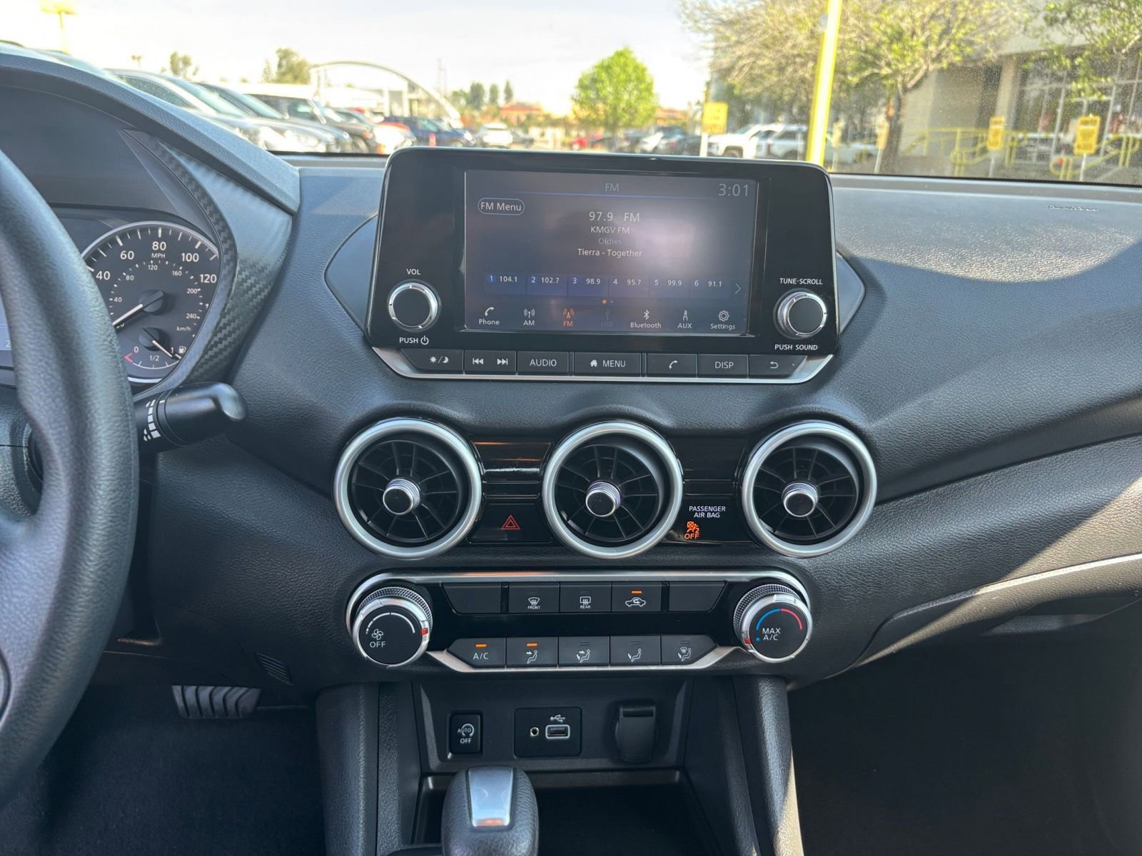 Used 2025 Nissan Sentra S image 17