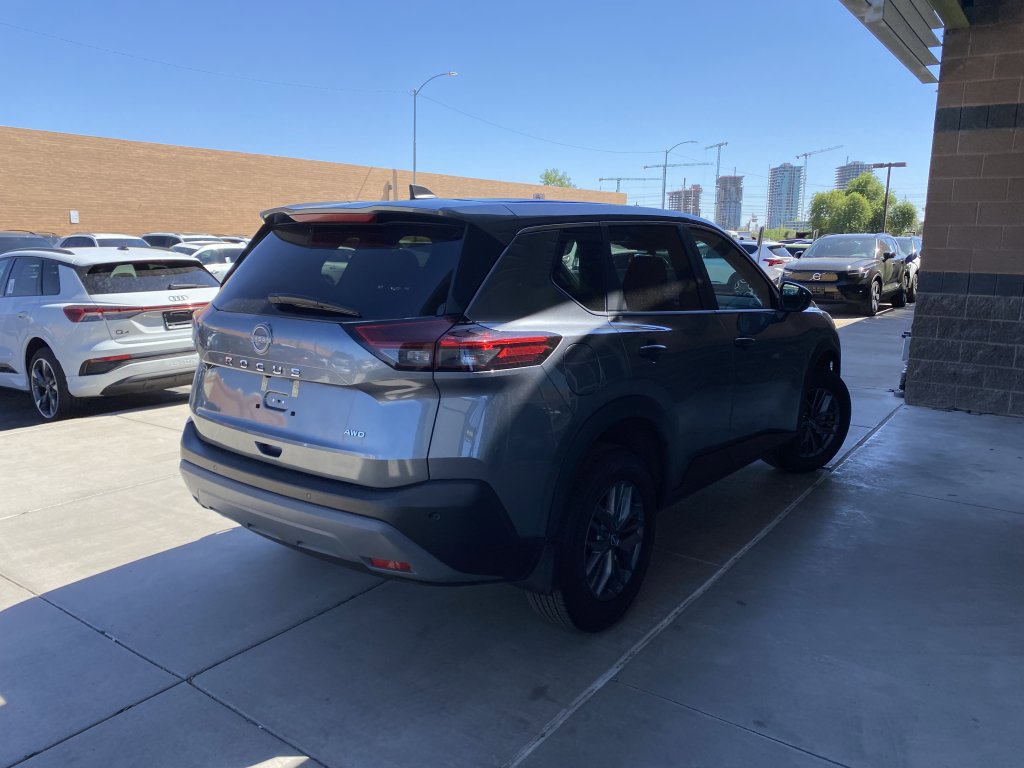 Used 2023 Nissan Rogue S image 5