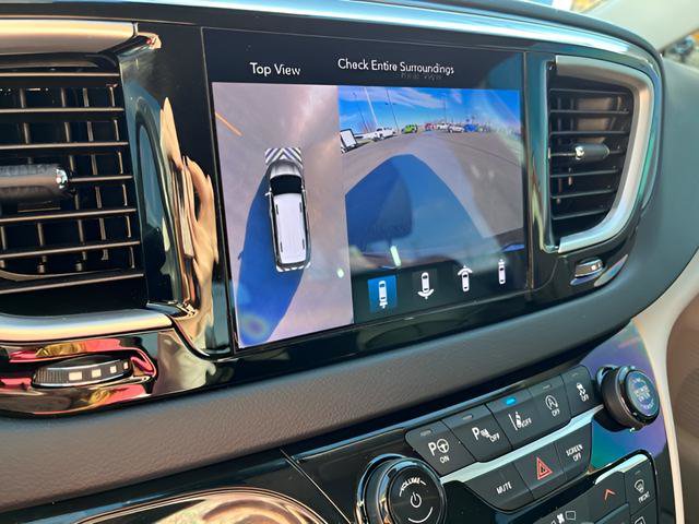 Used 2020 Chrysler Pacifica Touring-L Plus w/ Advanced Safetytec Group image 18