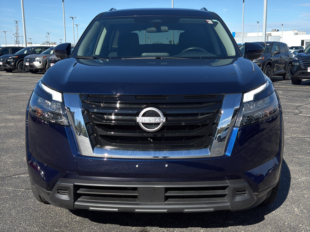 Certified 2025 Nissan Pathfinder SV image 3