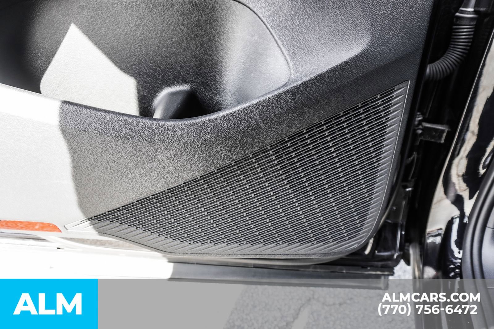 Used 2025 Volkswagen Atlas SE image 60