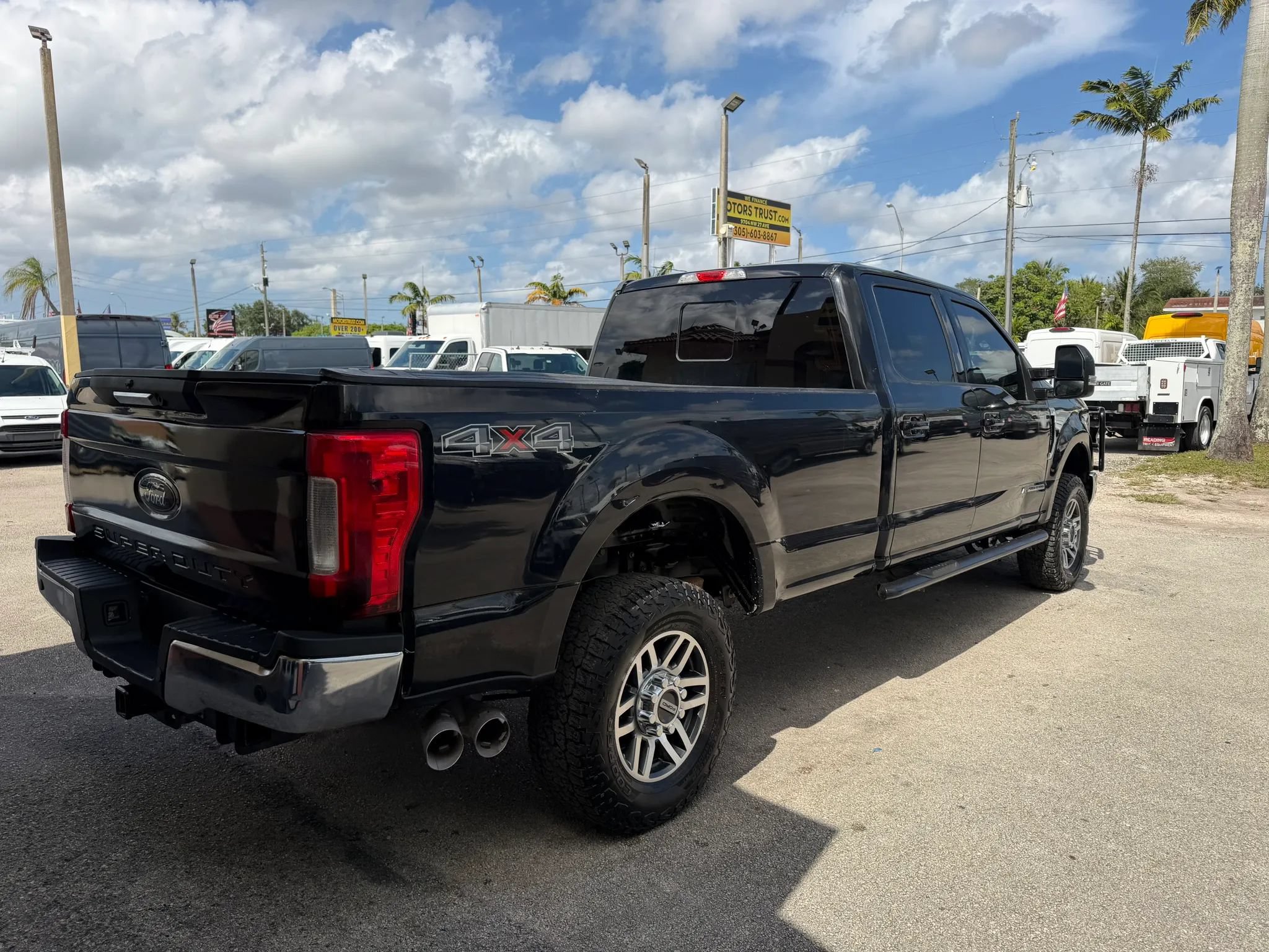 Used 2019 Ford F250 4x4 SuperCrew Lariat w/ Camper Package image 6