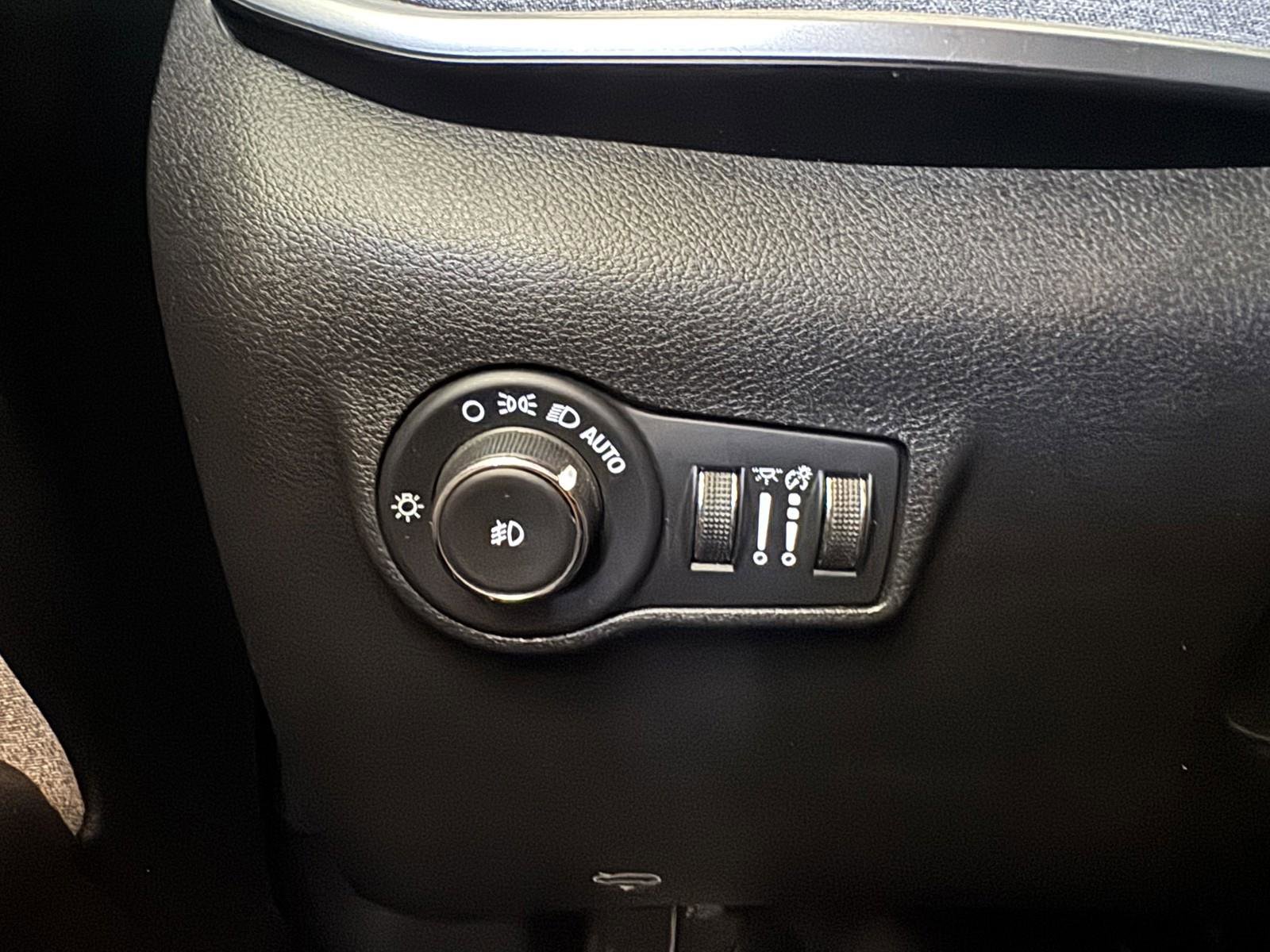 Used 2024 Jeep Compass Latitude image 18