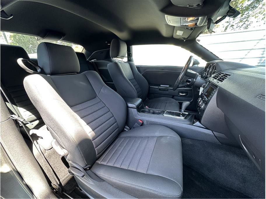 Used 2010 Dodge Challenger SE RWD image 15