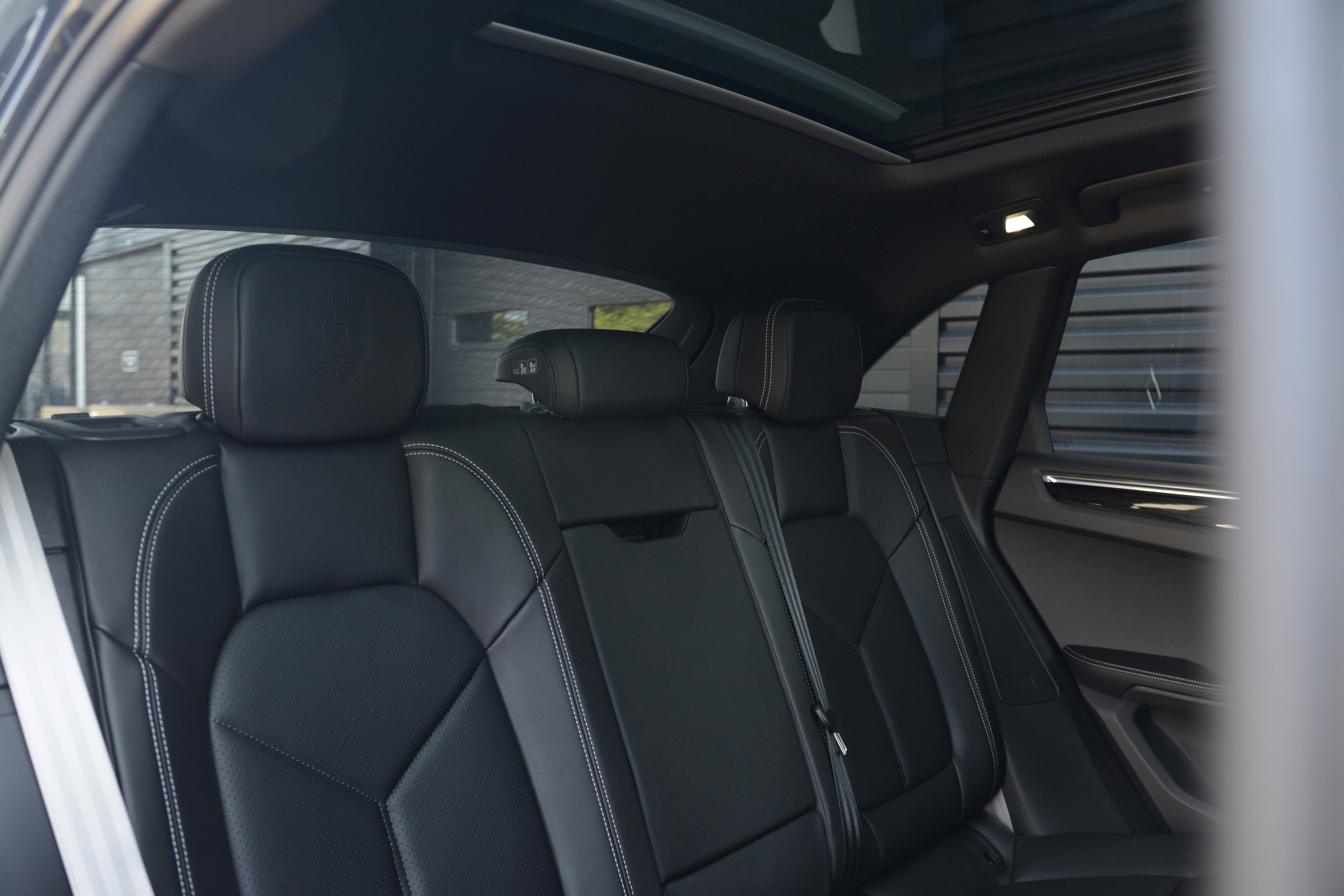 Certified 2026 Porsche Macan AWD/4WD image 35