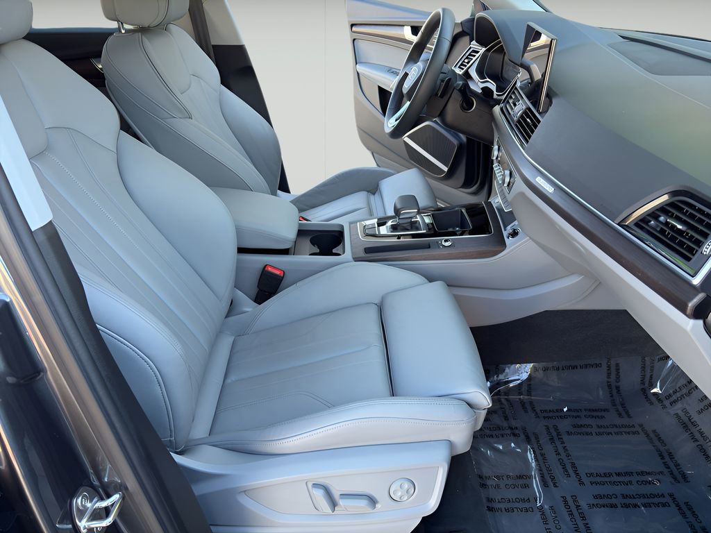 Used 2024 Audi Q5 e Premium Plus w/ Premium Plus Package image 13