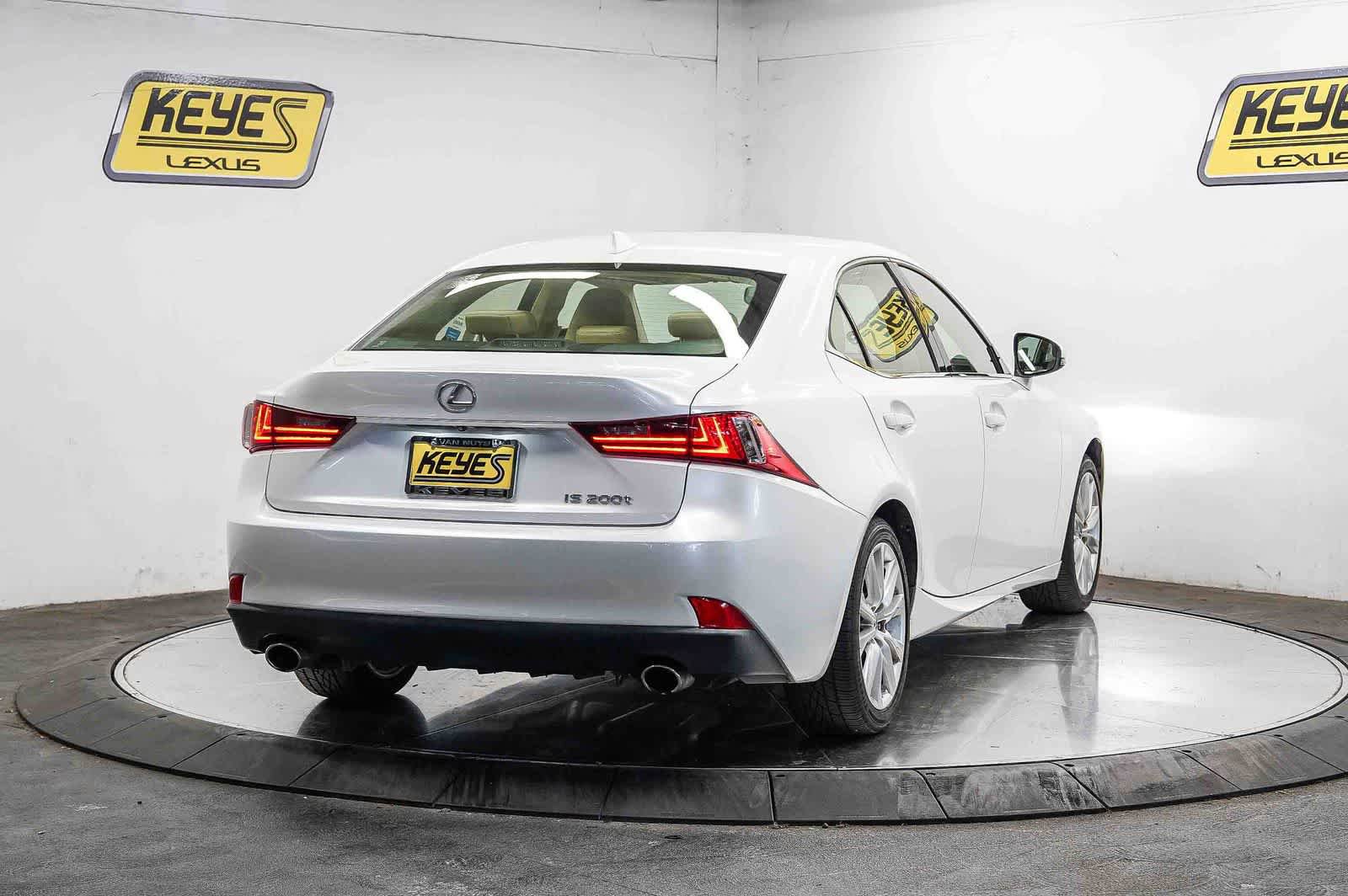 Used 2016 Lexus IS 200t RWD image 4