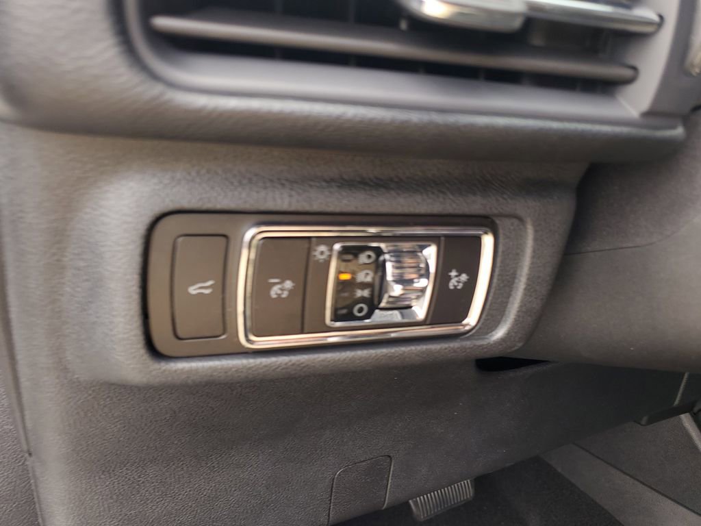 New 2025 Lincoln Corsair Reserve w/ Equipment Group 202A image 23