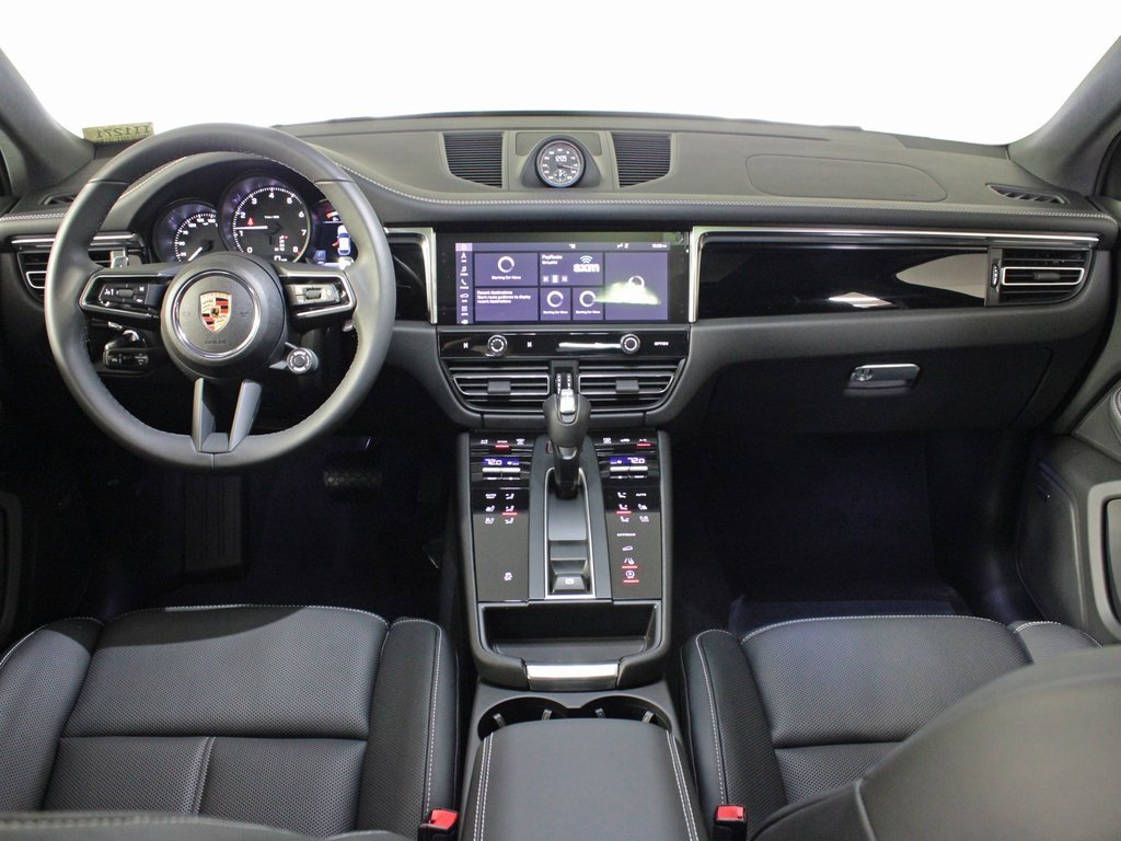 Used 2025 Porsche Macan image 20