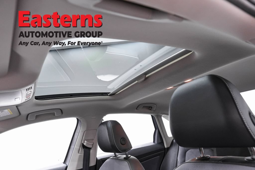 Used 2025 Volkswagen Jetta SE FWD image 33