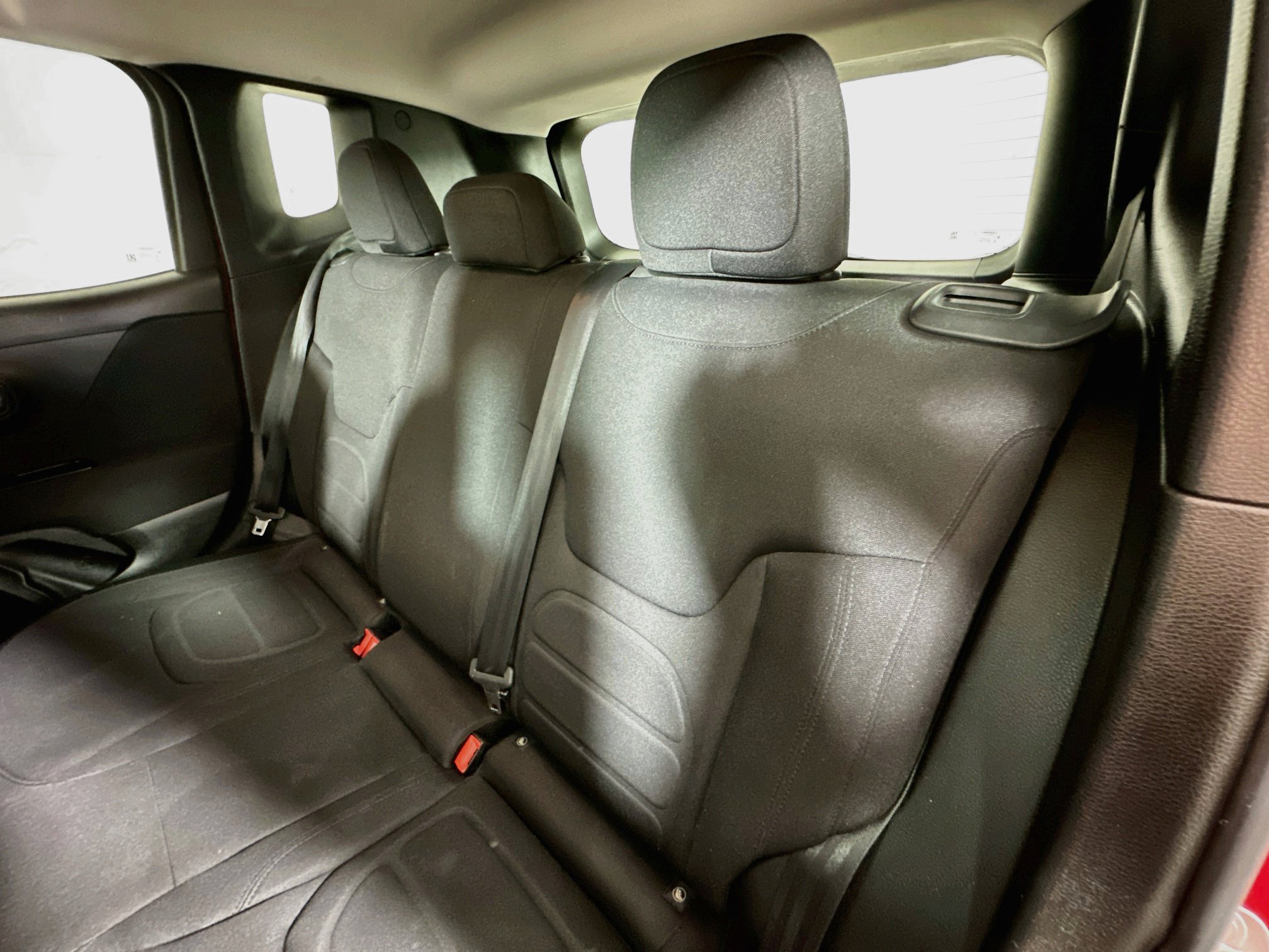 Used 2020 Jeep Renegade Latitude w/ Cold Weather Group AWD/4WD image 22