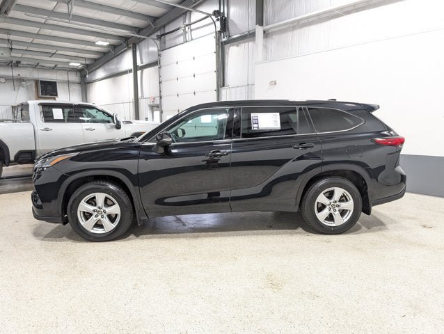 Used 2021 Toyota Highlander LE AWD/4WD image 6