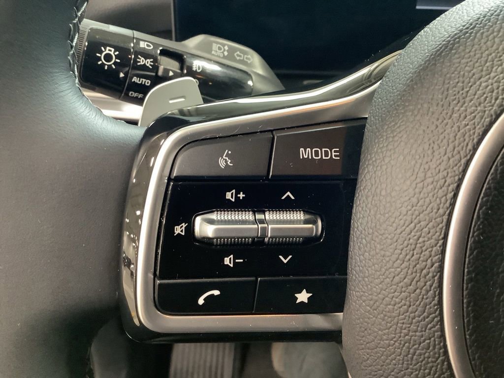 Certified 2025 Kia Sorento EX image 12