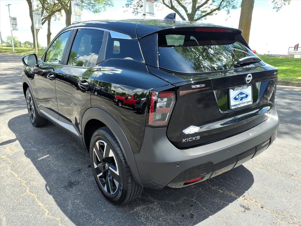 Used 2025 Nissan Kicks SV AWD/4WD image 5