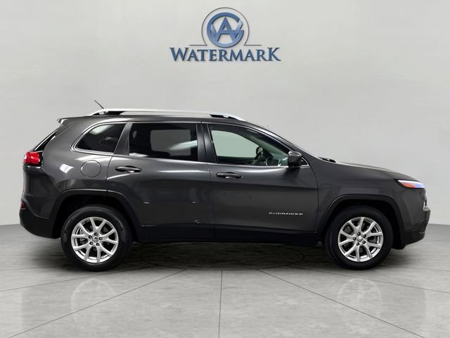 Used 2018 Jeep Cherokee Latitude Plus w/ Comfort/Convenience Group image 6