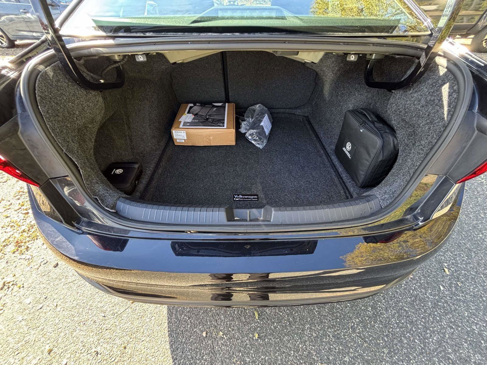 Used 2023 Volkswagen Jetta Sport image 23