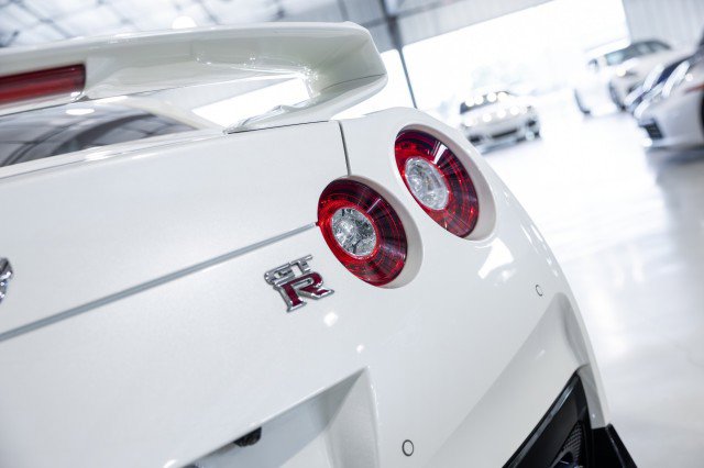Used 2021 Nissan GT-R Premium image 17