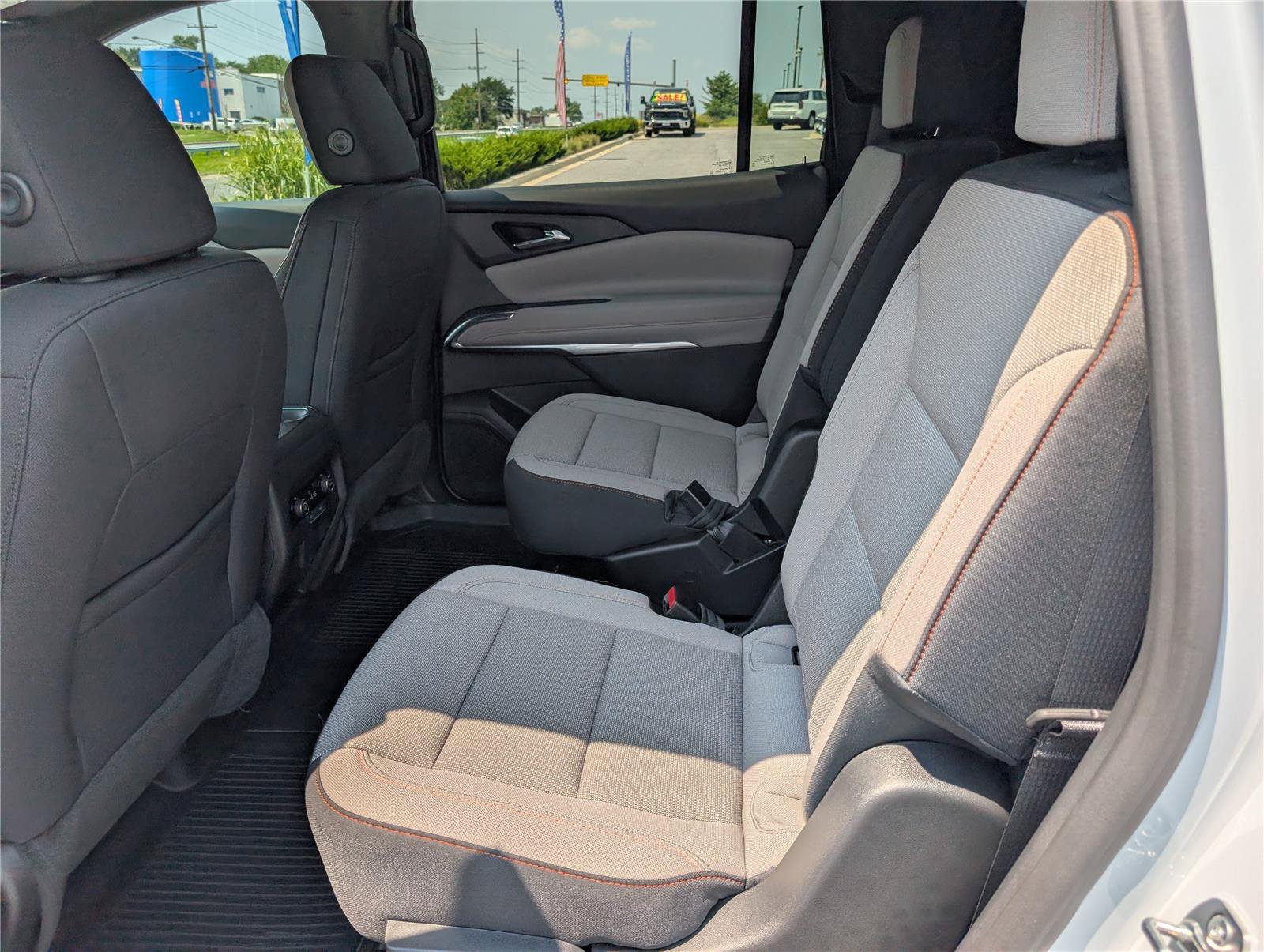 New 2027 Chevrolet Traverse LT w/ Sun and Wheel Package AWD/4WD image 12