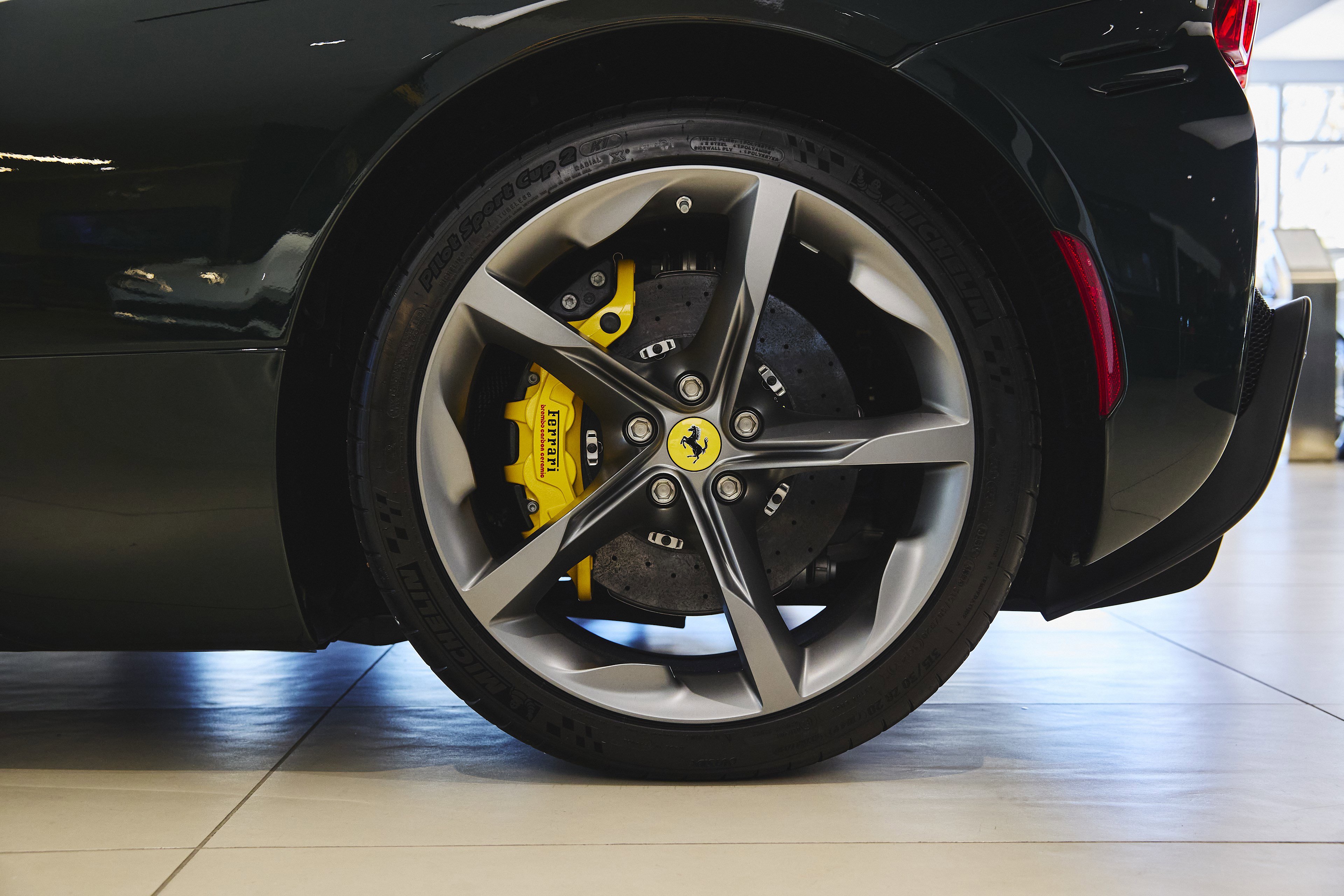 Used 2024 Ferrari SF90 Spider image 21