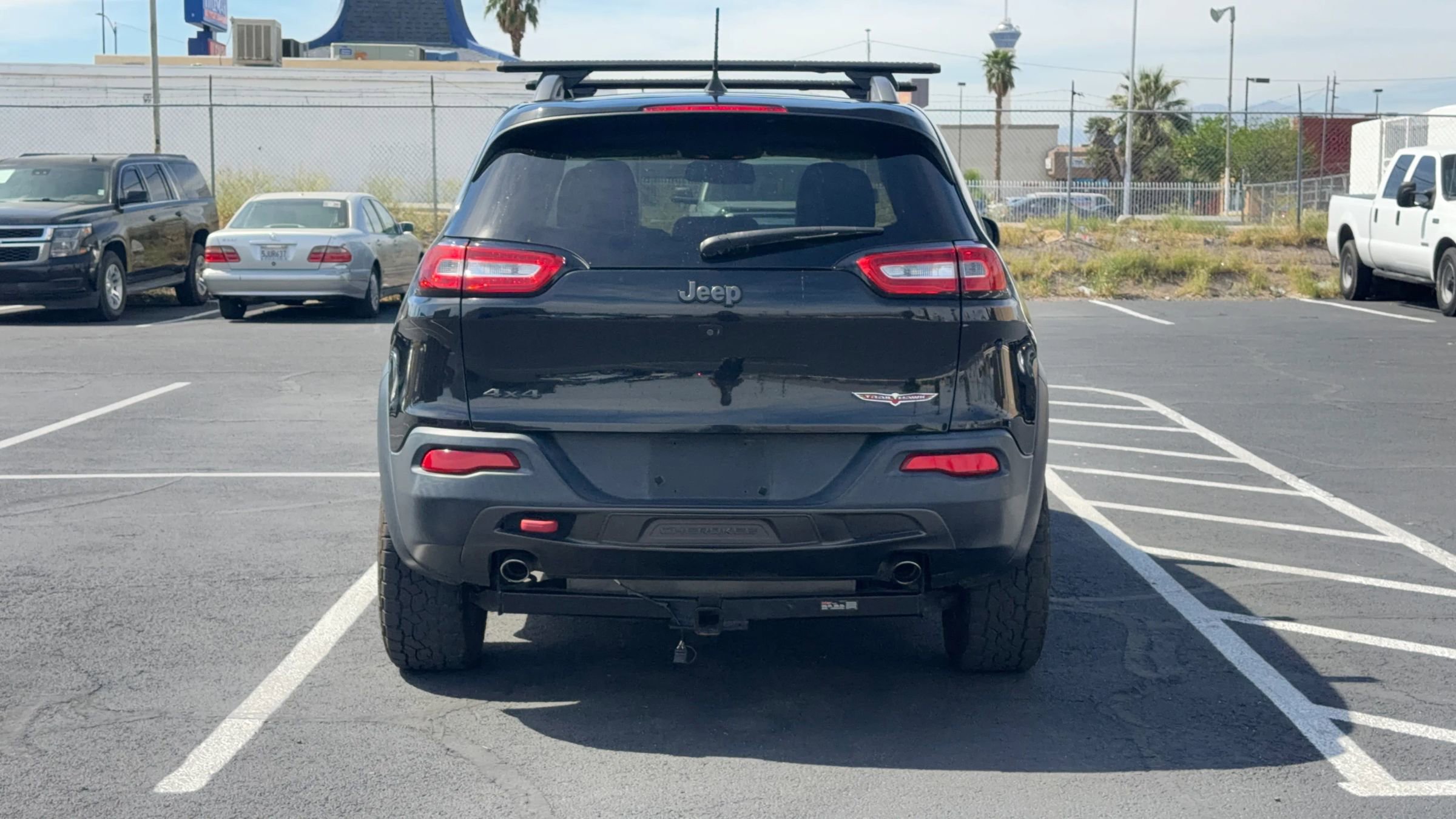 Used 2016 Jeep Cherokee Trailhawk w/ Leather Interior Group AWD/4WD image 5