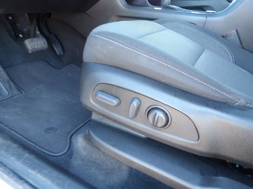 Used 2023 Chevrolet Traverse LT image 18