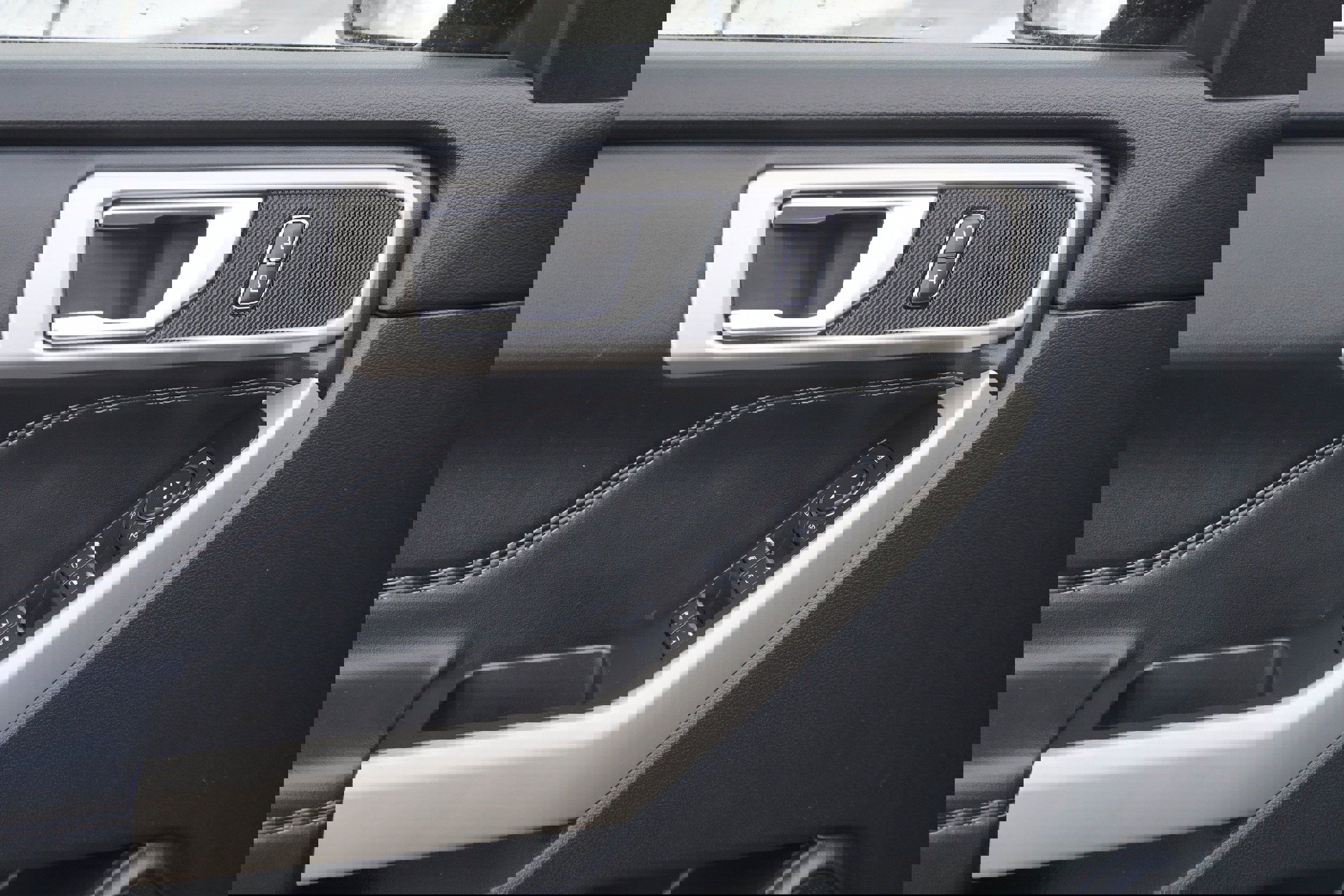 Used 2020 Ford Explorer XLT w/ Equipment Group 202A image 11