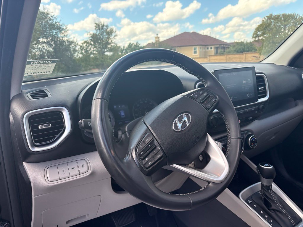 Used 2022 Hyundai Venue SEL FWD image 13