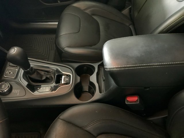 Used 2019 Jeep Cherokee Limited image 41