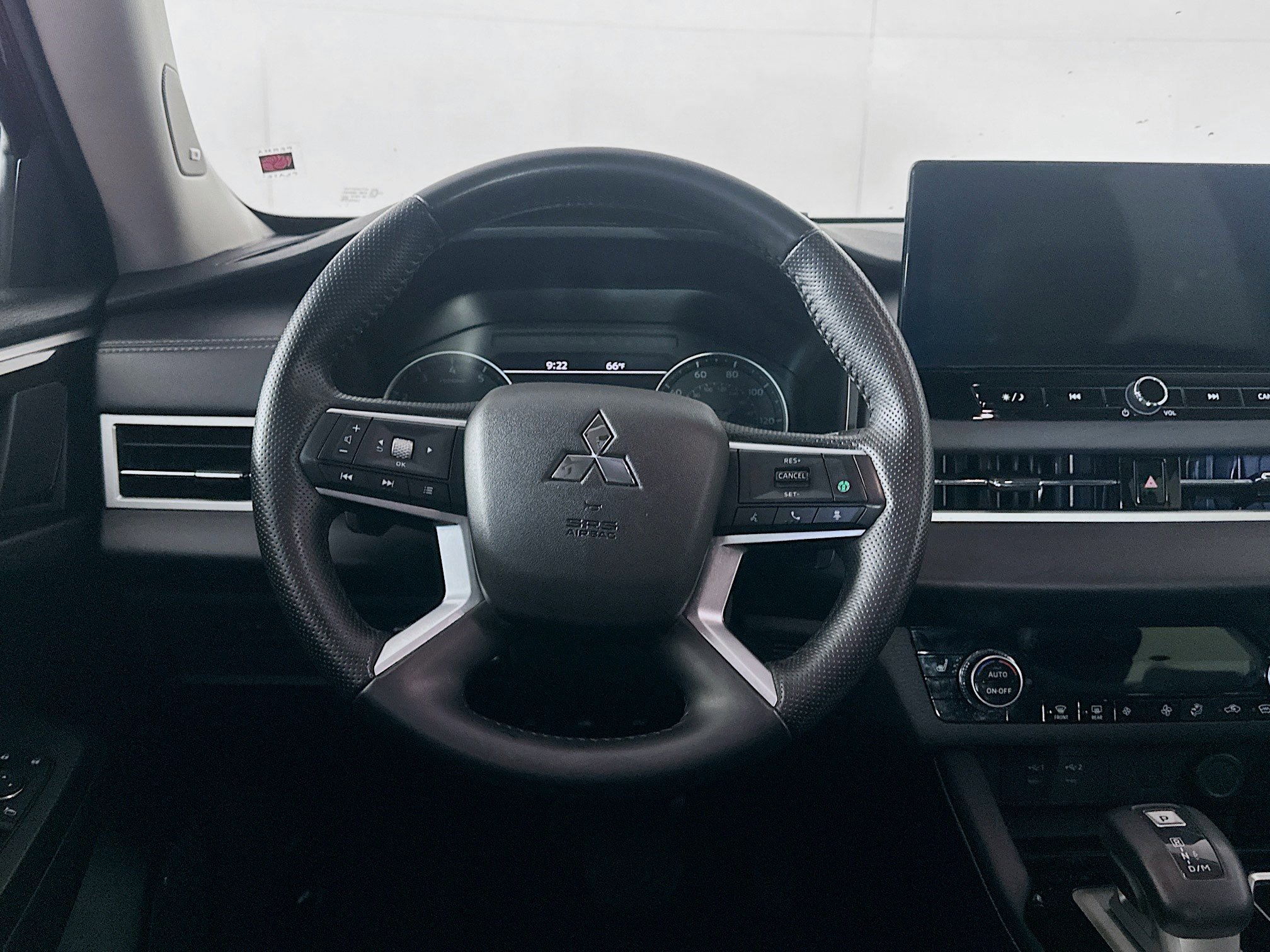 Used 2025 Mitsubishi Outlander SE image 18