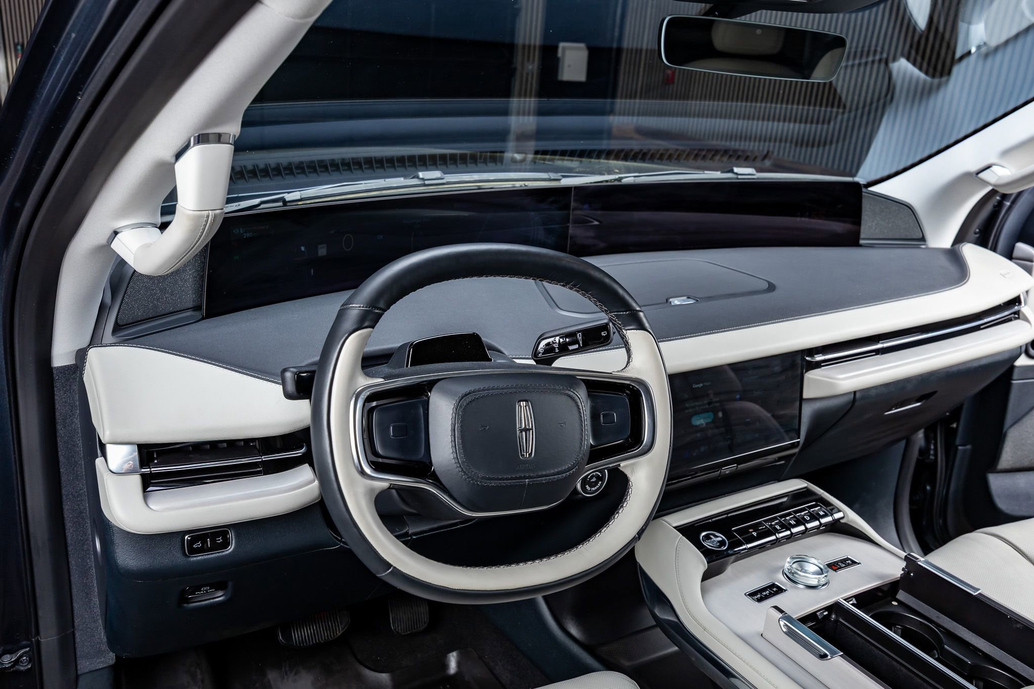 Used 2025 Lincoln Navigator Reserve image 18