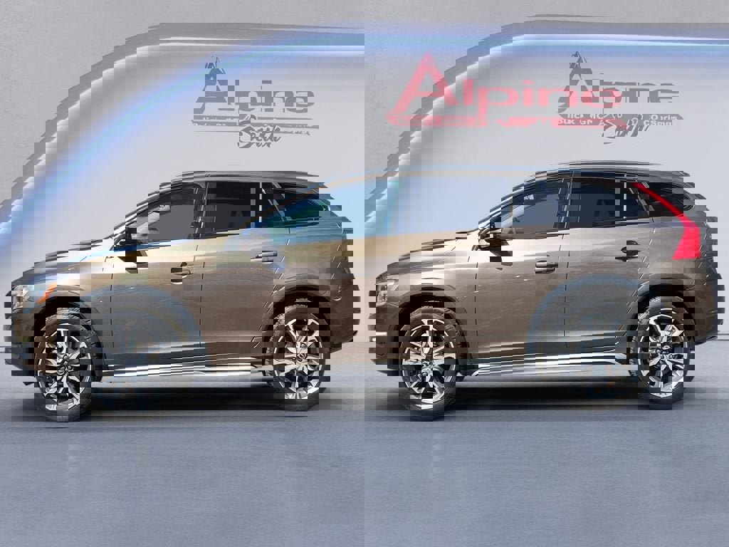 Used 2018 Volvo V60 T5 Cross Country AWD/4WD image 2