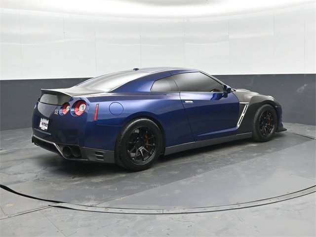 Used 2015 Nissan GT-R Black Edition image 4