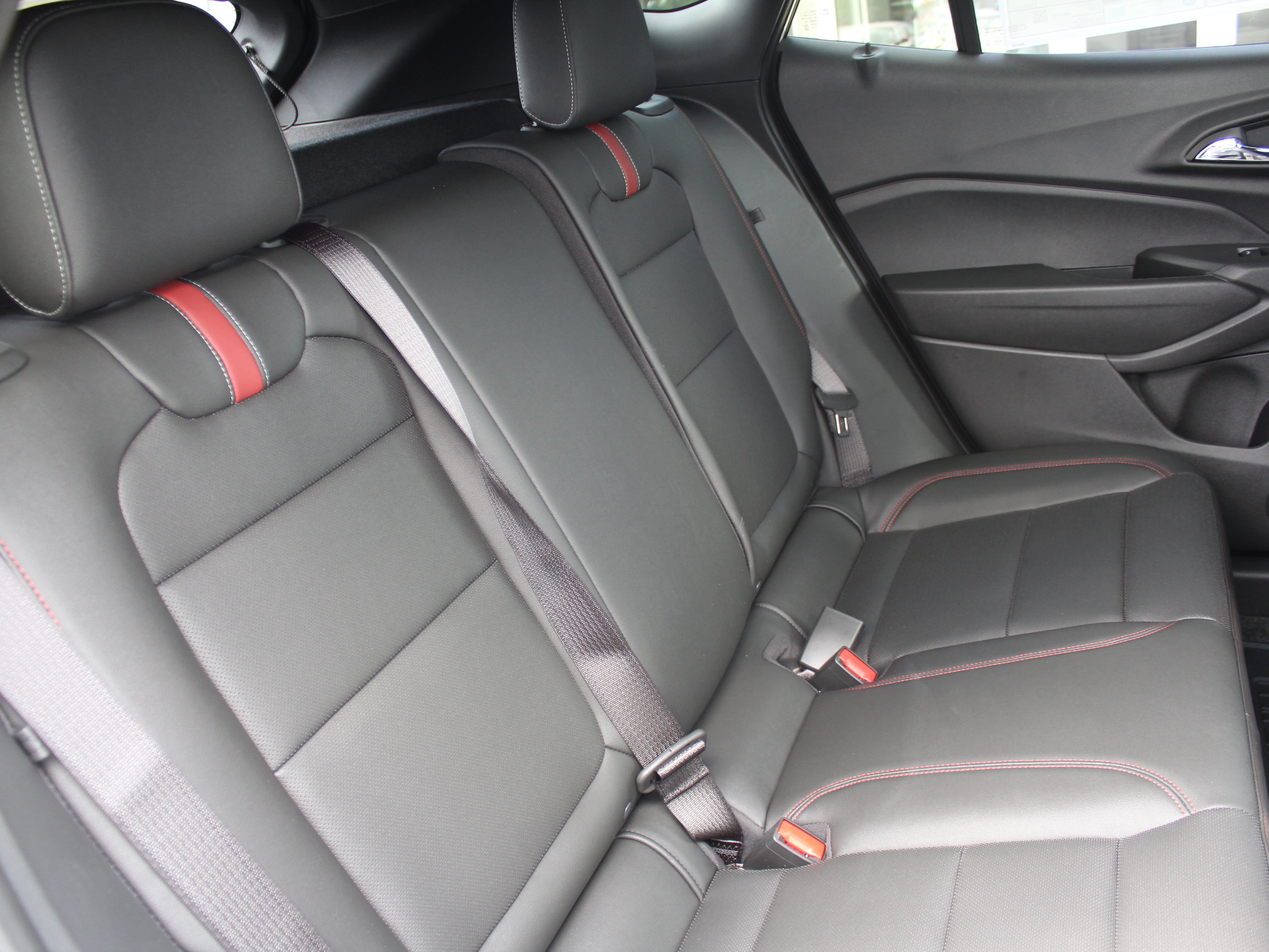 New 2026 Chevrolet Trax RS w/ Sunroof Package FWD image 17
