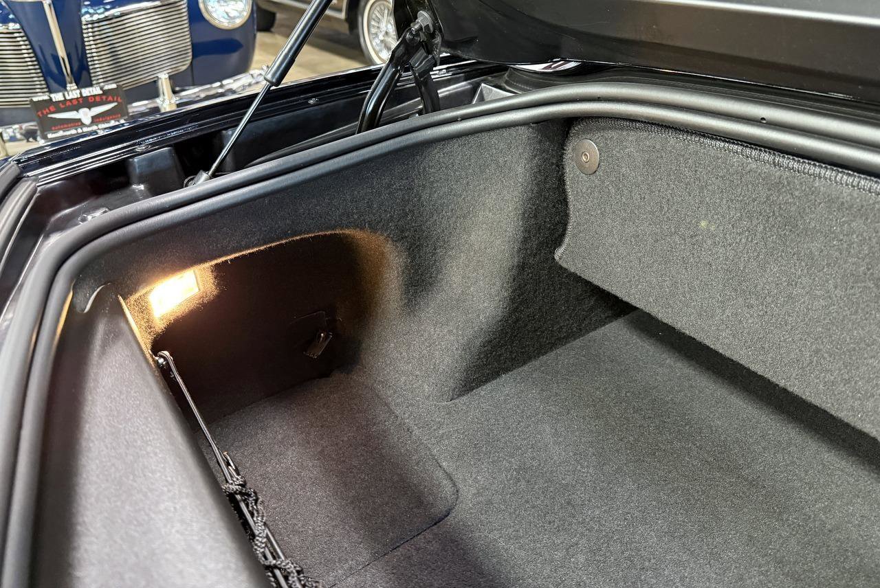 Used 2018 Chevrolet Corvette Stingray Convertible w/ 3LT Preferred Equipment Group image 53