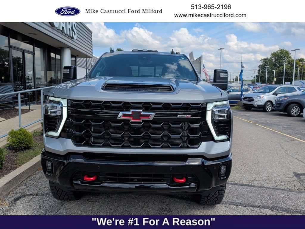 Used 2025 Chevrolet Silverado 2500 ZR2 w/ Technology Package AWD/4WD image 2