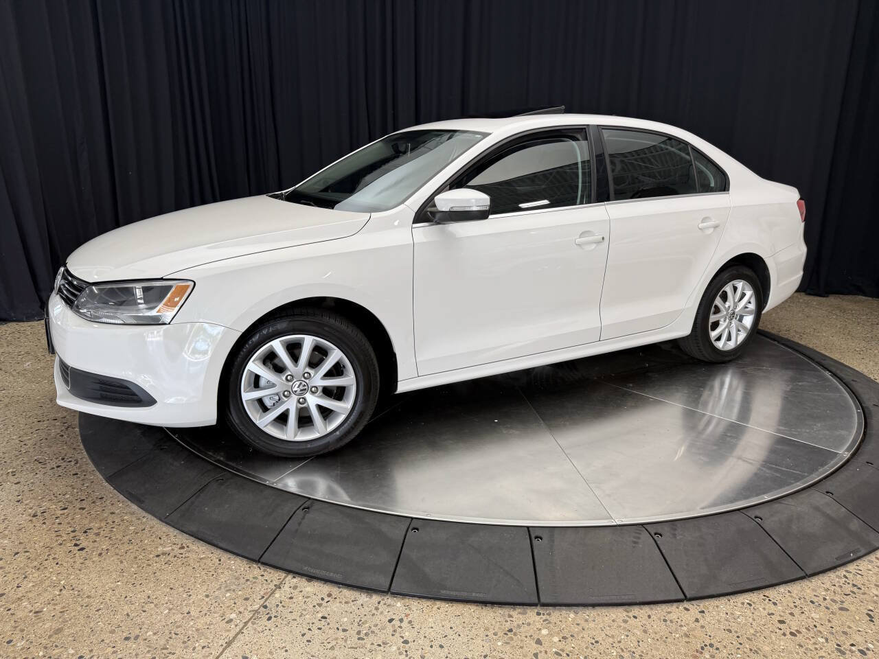 Used 2013 Volkswagen Jetta SE FWD image 4