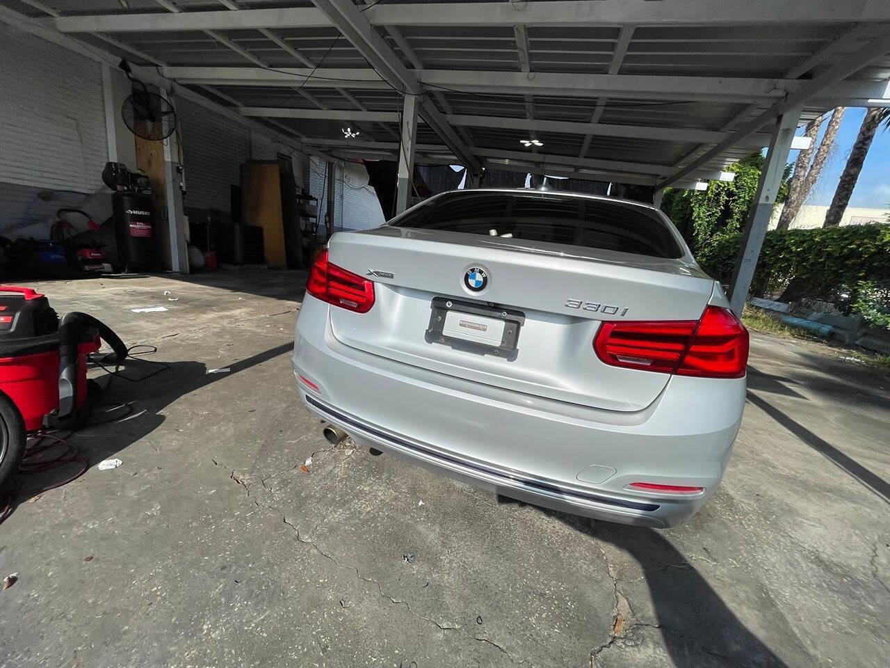 Used 2018 BMW 330i xDrive Sedan AWD/4WD image 4