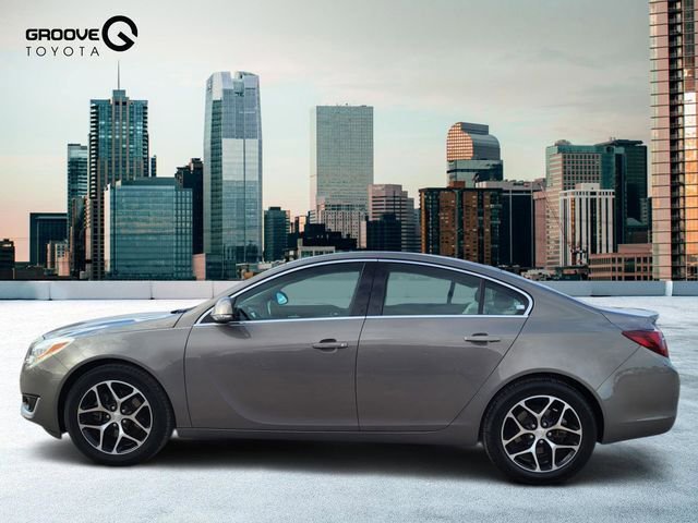 Used 2017 Buick Regal Sport Touring FWD image 2