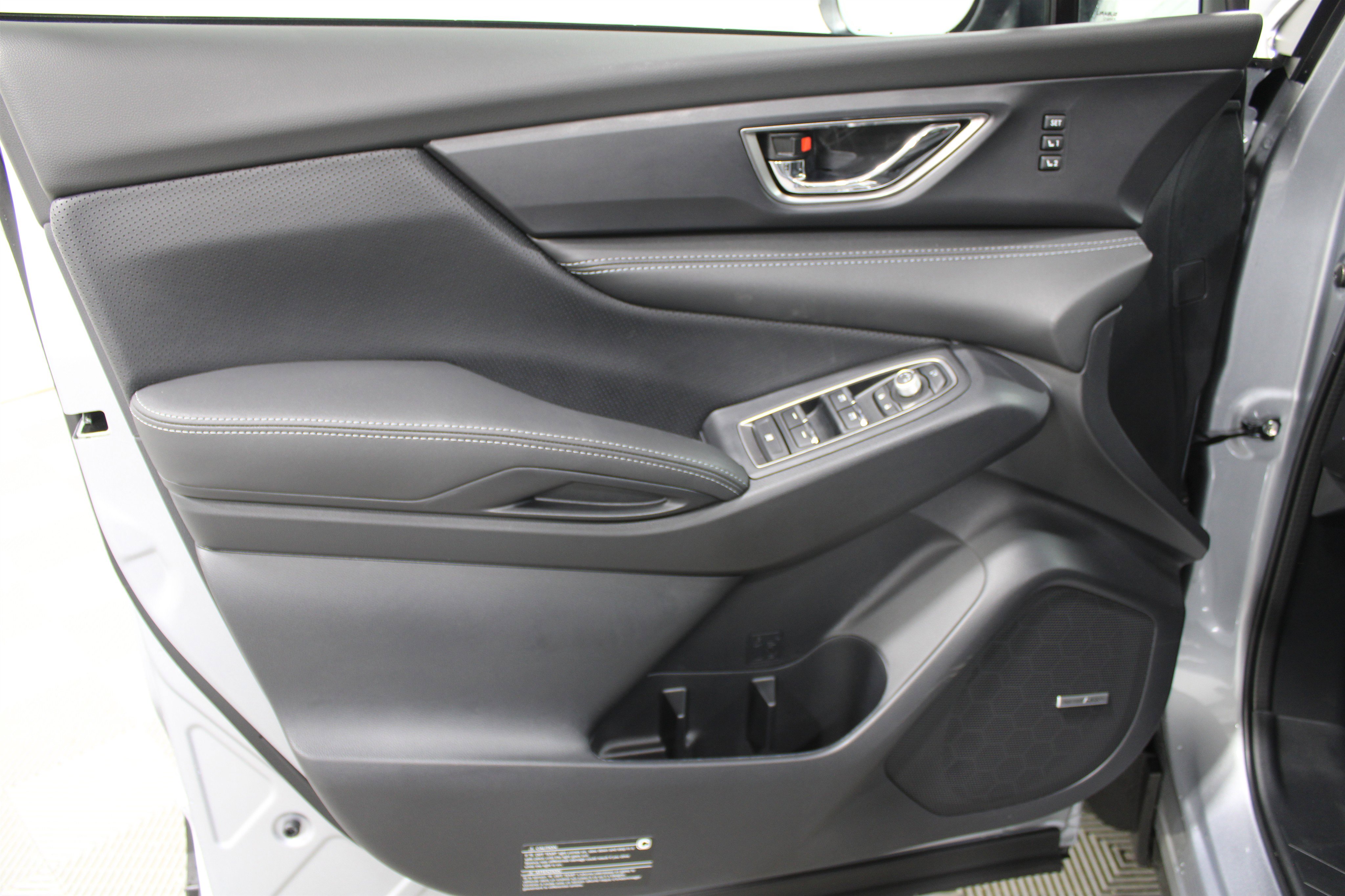 New 2025 Subaru Ascent Limited image 6