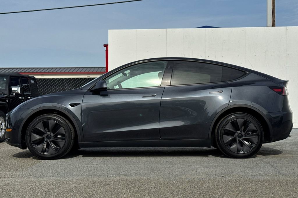 Used 2025 Tesla Model Y Long Range image 6