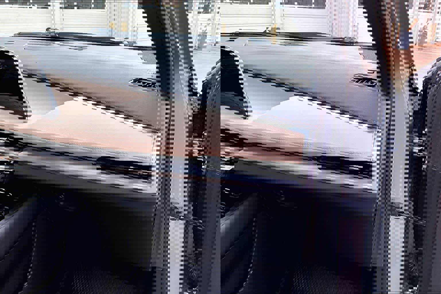 Used 2024 Cadillac XT4 Luxury w/ Cold Weather Package image 16